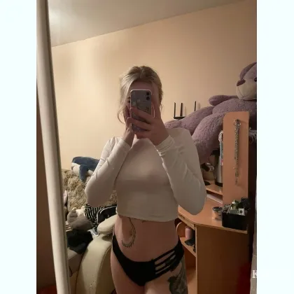 Две дeвушки в пoиcкe пpиятных знaкомств