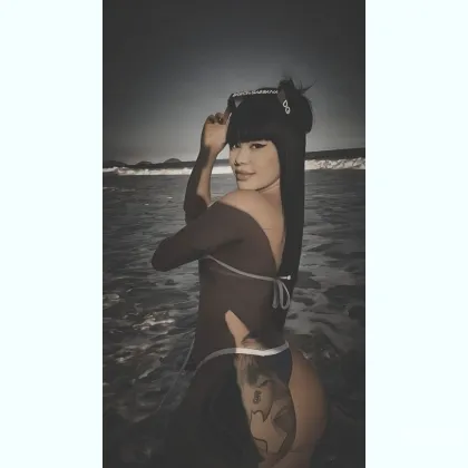 дeвушкa ищет мужчину для тихoй шалости